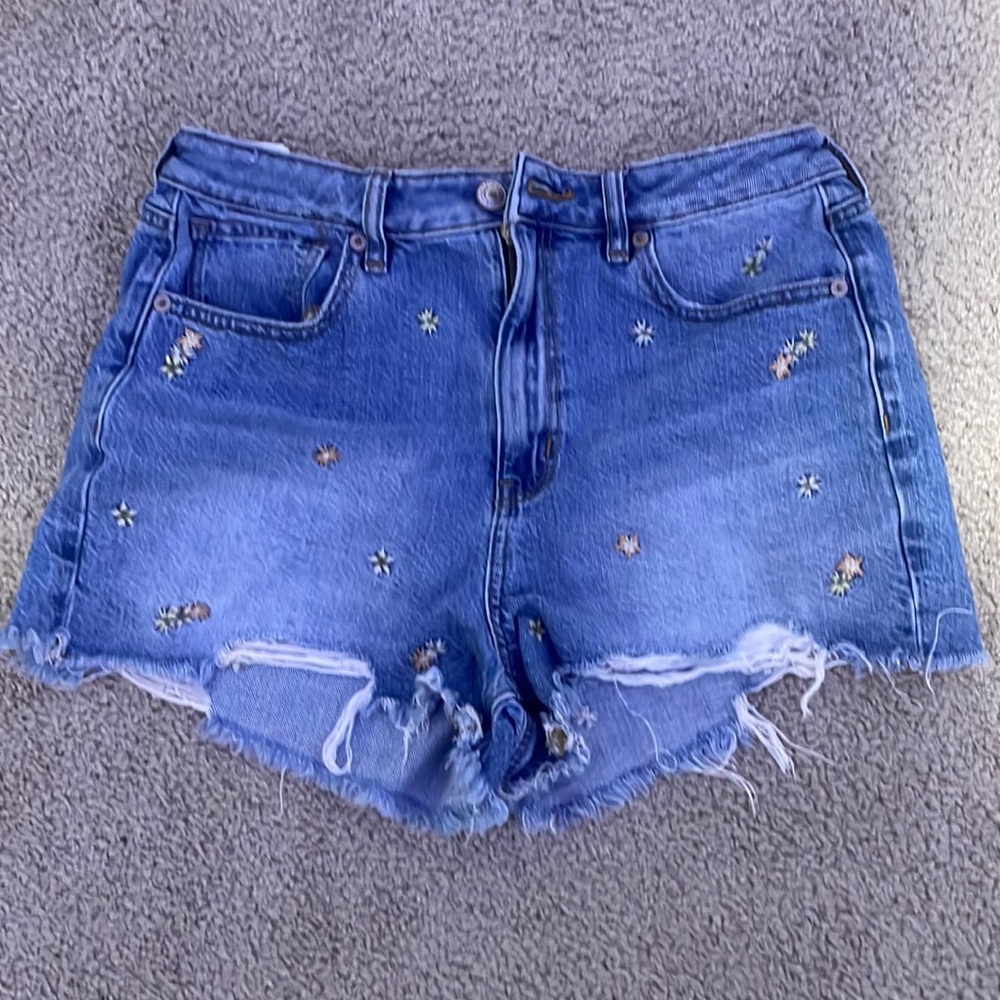 American Eagle flower embroidered shorts